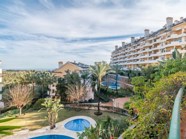 3 Bedrooms Apartment in Nueva Andalucía