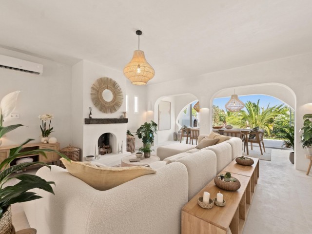 4 Bedrooms Townhouse in El Chaparral