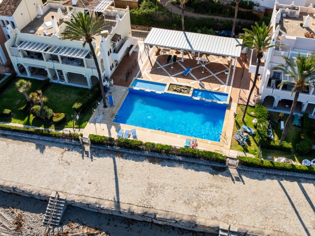 Apartamento con 3 Dormitorios  en Estepona