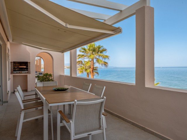 Apartamento con 3 Dormitorios  en Estepona