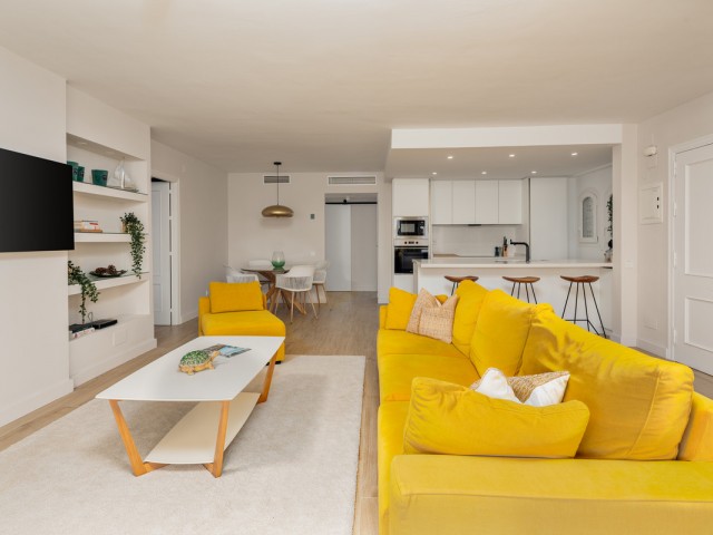 Apartamento con 3 Dormitorios  en Estepona