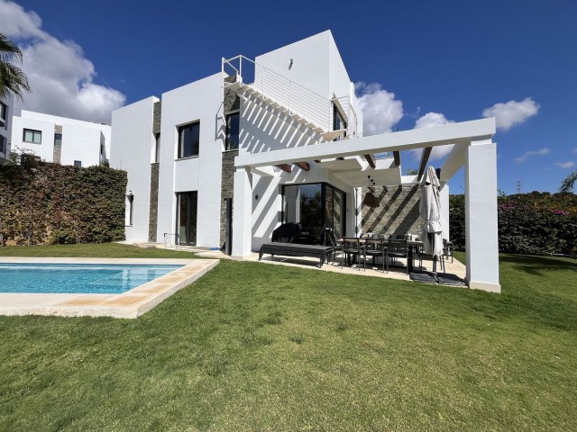 Villa con 5 Dormitorios  en Cabopino