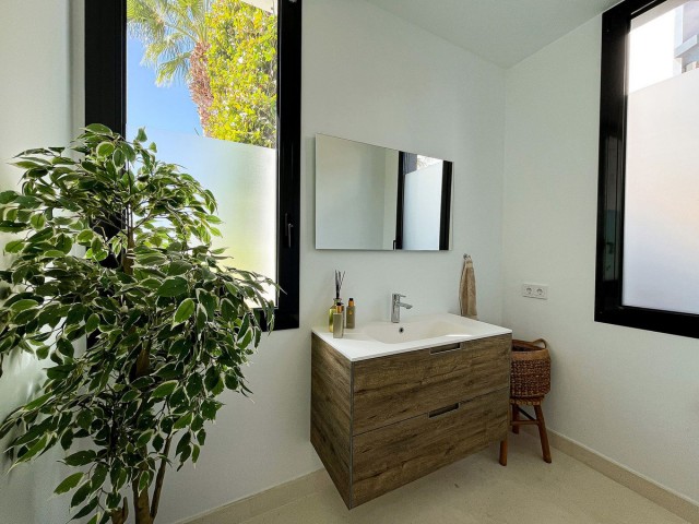 Villa con 5 Dormitorios  en Cabopino