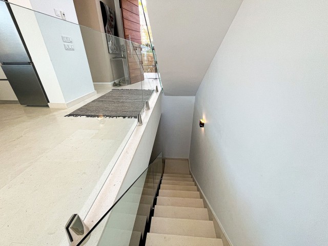 Villa con 5 Dormitorios  en Cabopino