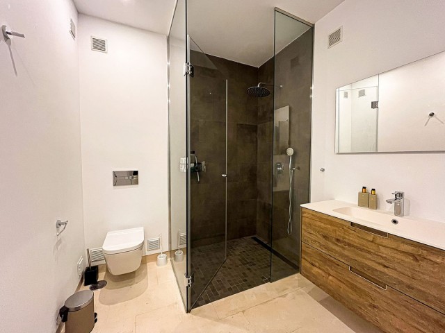 Villa con 5 Dormitorios  en Cabopino