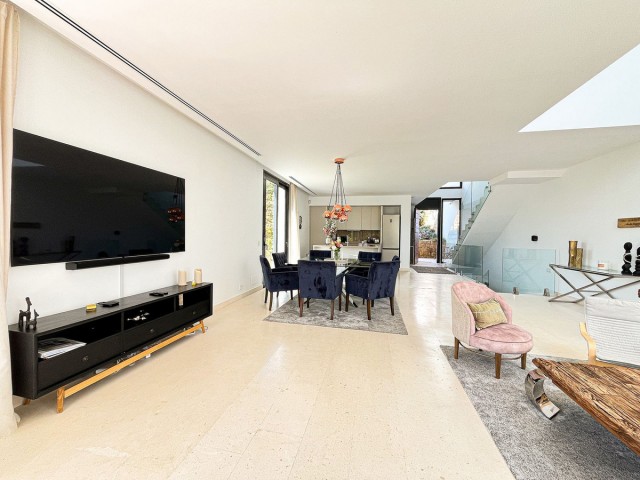 5 Bedrooms Villa in Cabopino