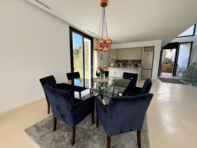 5 Bedrooms Villa in Cabopino