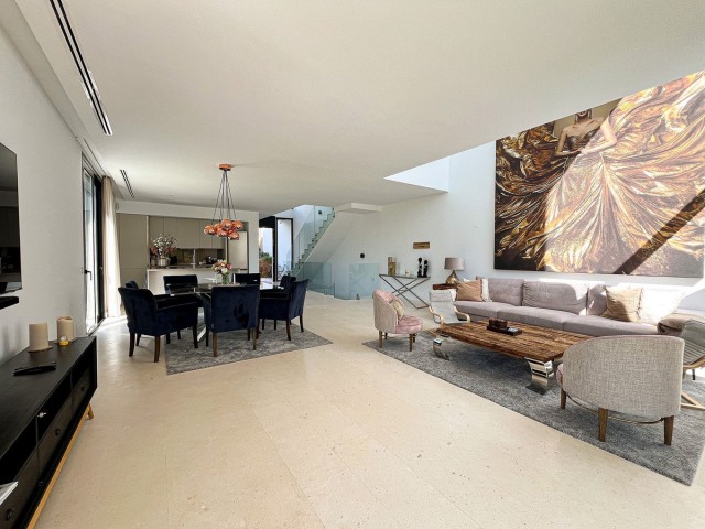 5 Bedrooms Villa in Cabopino