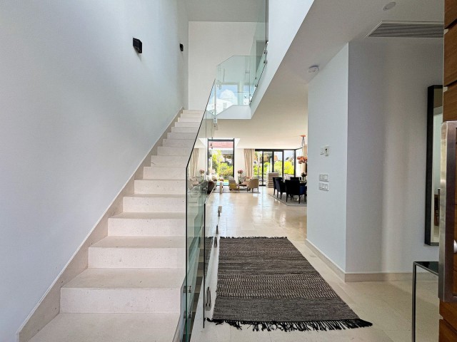 5 Bedrooms Villa in Cabopino