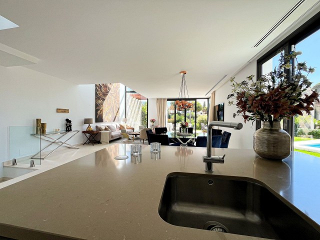 5 Bedrooms Villa in Cabopino