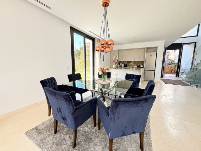 5 Bedrooms Villa in Cabopino