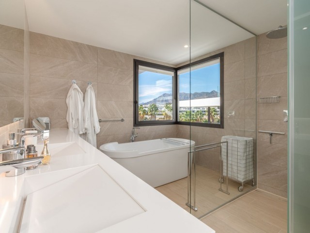 Villa con 4 Dormitorios  en Santa Clara