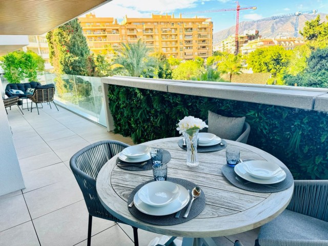 Apartamento con 2 Dormitorios  en Fuengirola