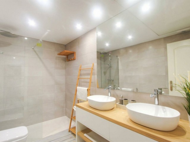 3 Bedrooms Apartment in Elviria