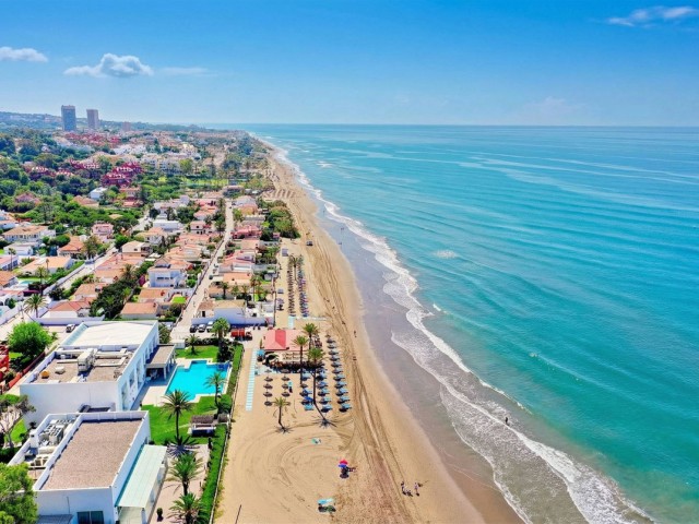 3 Bedrooms Apartment in Elviria