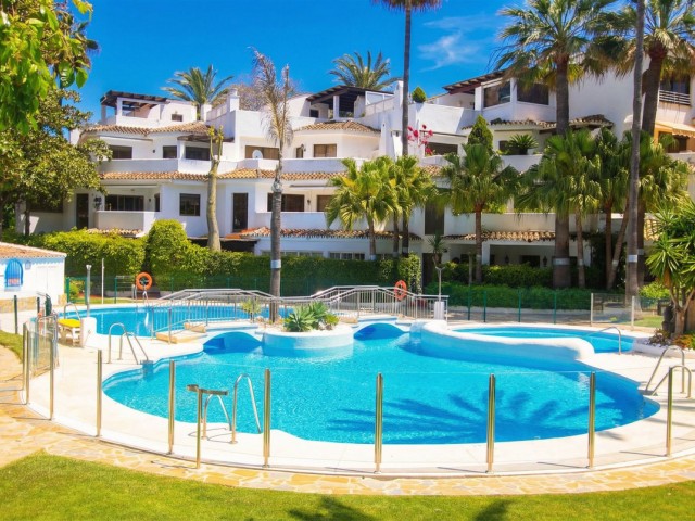 3 Bedrooms Apartment in Elviria