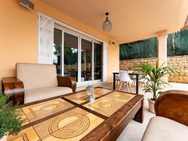 Villa con 4 Dormitorios  en Riviera del Sol