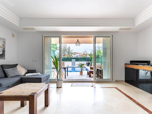 Villa con 4 Dormitorios  en Riviera del Sol