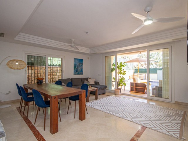 Villa con 4 Dormitorios  en Riviera del Sol