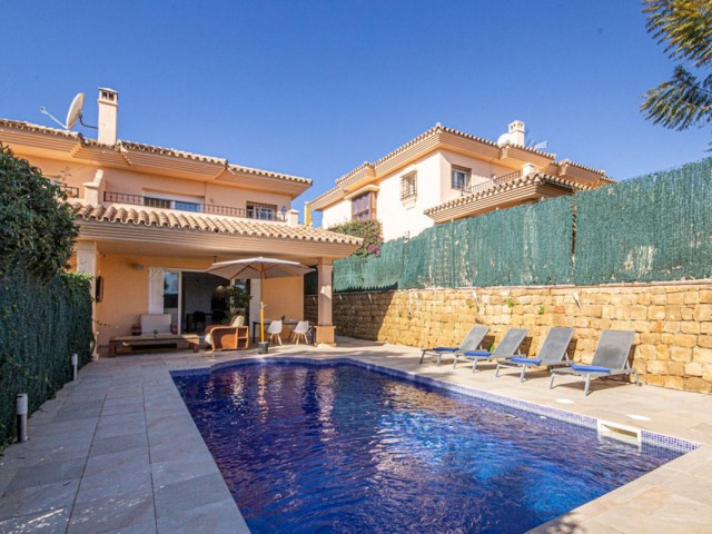 Villa con 4 Dormitorios  en Riviera del Sol