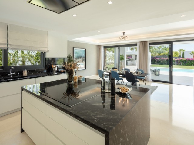5 Schlafzimmer Villa in Nueva Andalucía