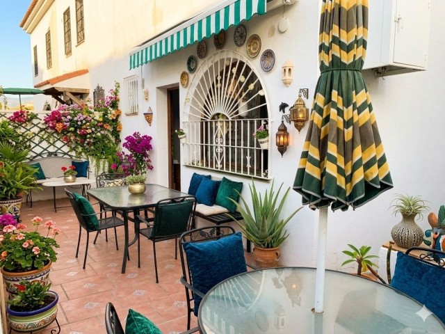 Huvila, La Colina, R5169172