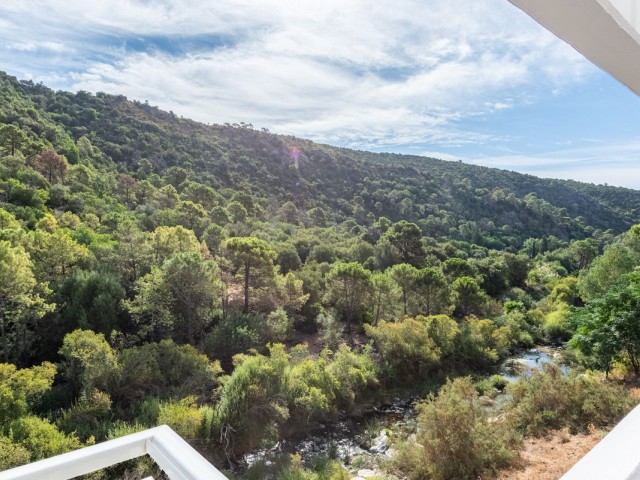 2 Bedrooms Apartment in Benahavís