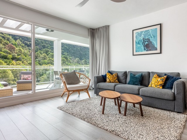 2 Bedrooms Apartment in Benahavís