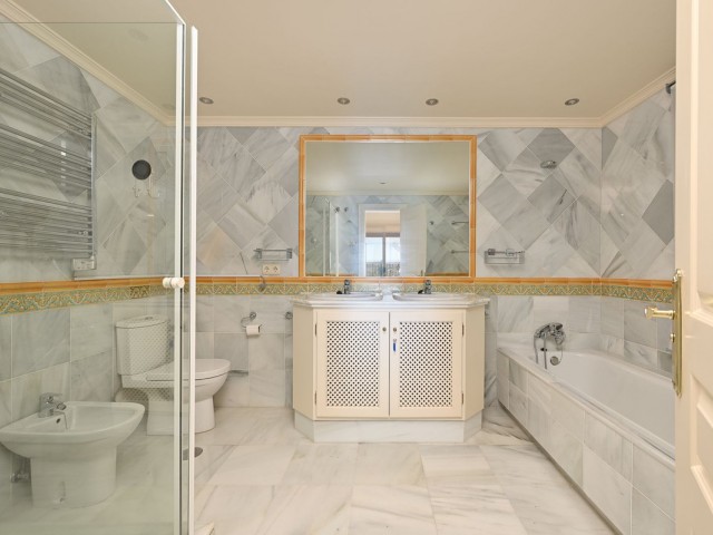 3 Bedrooms Apartment in Benahavís