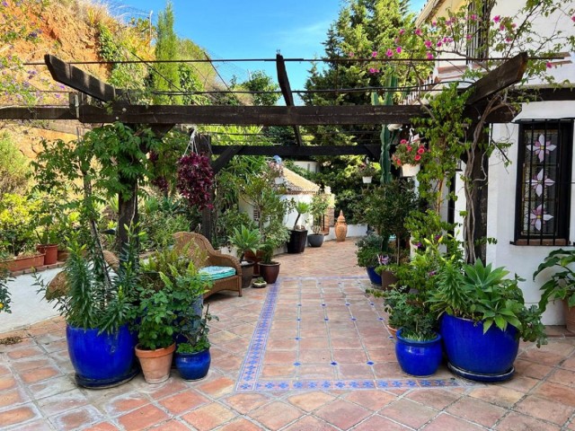 4 Bedrooms Villa in Mijas