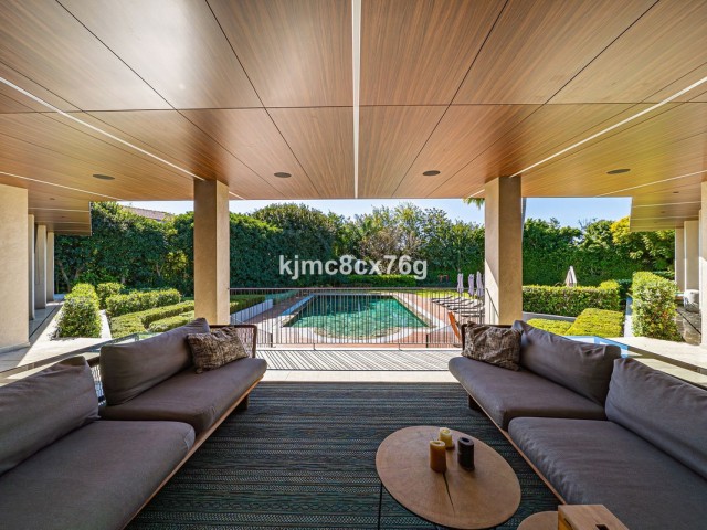 10 Bedrooms Villa in Guadalmina Baja