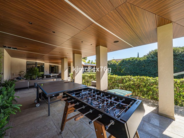 10 Bedrooms Villa in Guadalmina Baja