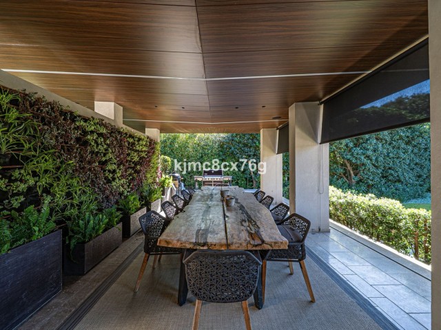10 Bedrooms Villa in Guadalmina Baja