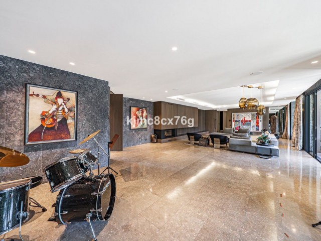 10 Bedrooms Villa in Guadalmina Baja