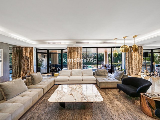 10 Bedrooms Villa in Guadalmina Baja