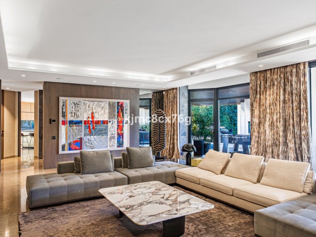 10 Bedrooms Villa in Guadalmina Baja