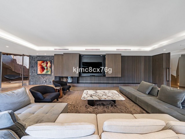 10 Bedrooms Villa in Guadalmina Baja