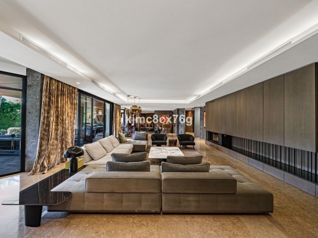 10 Bedrooms Villa in Guadalmina Baja