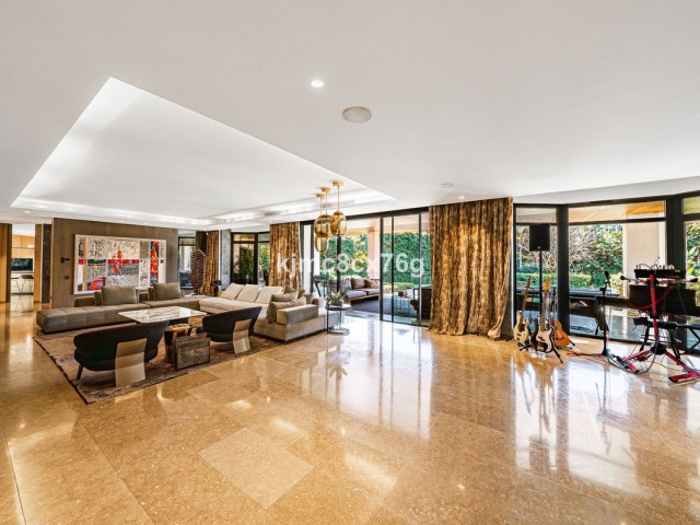 10 Bedrooms Villa in Guadalmina Baja