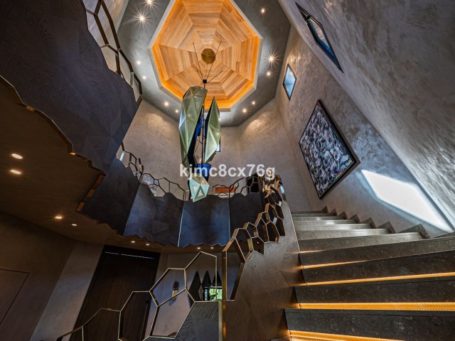 10 Bedrooms Villa in Guadalmina Baja