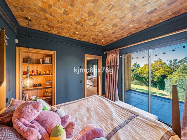 10 Bedrooms Villa in Guadalmina Baja
