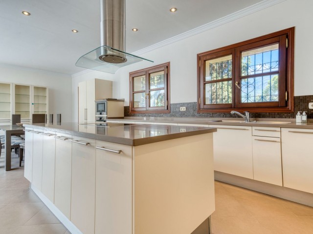 6 Makuuhuoneen Huvila La Zagaleta