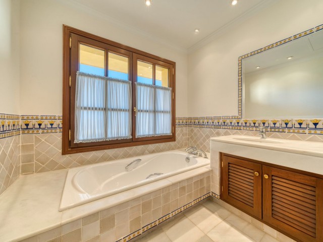 6 Makuuhuoneen Huvila La Zagaleta