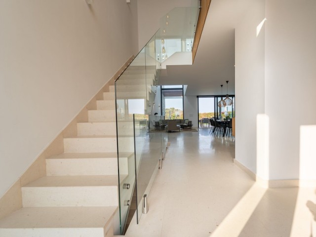 5 Sovrums Villa i Cabopino