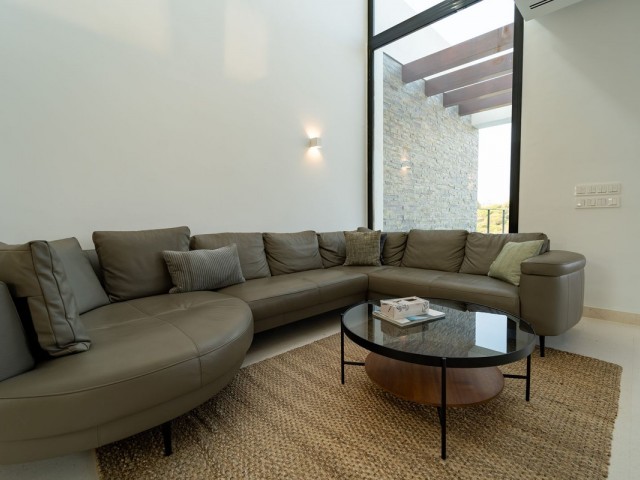 5 Sovrums Villa i Cabopino