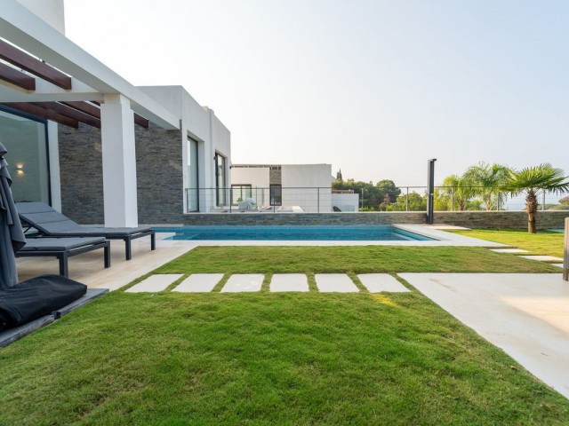 5 Bedrooms Villa in Cabopino