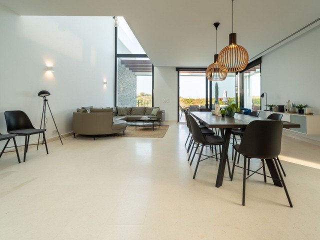 5 Bedrooms Villa in Cabopino