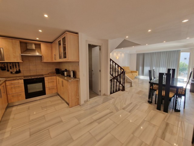 Adosado con 3 Dormitorios  en Mijas