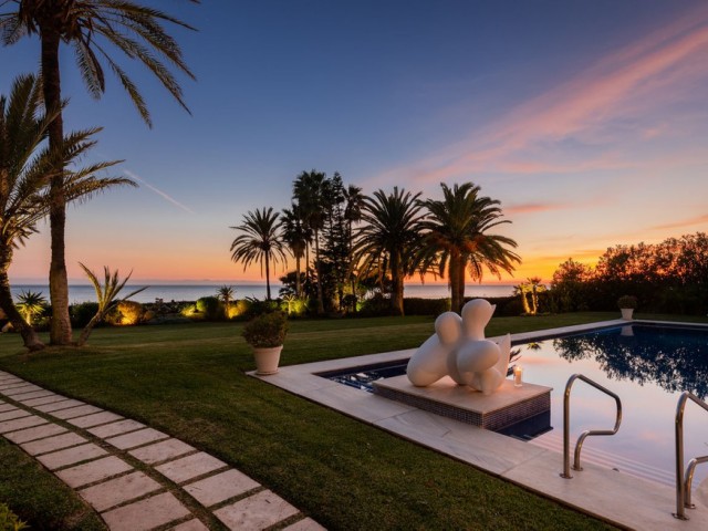 5 Bedrooms Villa in Los Monteros