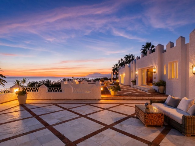 5 Bedrooms Villa in Los Monteros